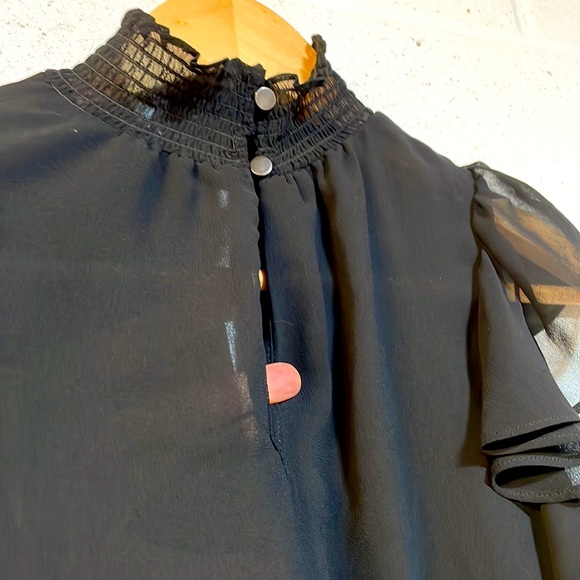 NWT (XS fits S) black keyhole smocked choker ruffle sleeves tier layers blouse - Picture 4 of 12